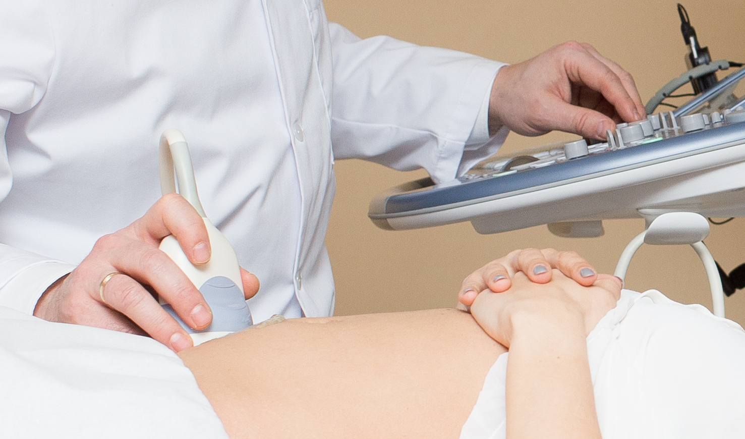 Fetal ultrasound examination during a prenatal expert assessment